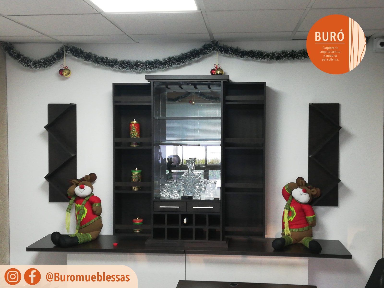 Licorera en madecor 0.1.jpg